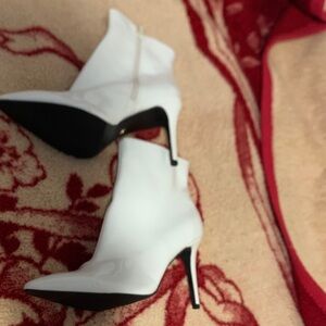 NWOT Thalia Sodi White Heeled Boots never worn